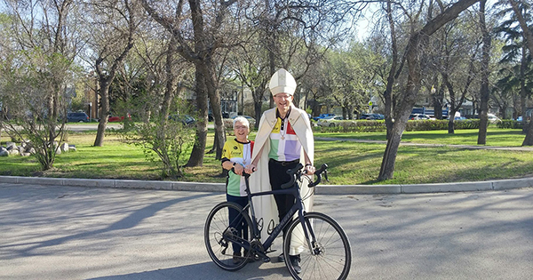 Bishop Rob Hardwick prepares to begin his cross-Canada pilgrimage alongside his wife Lorraine, who will be travelling with him for support on his cycling journey